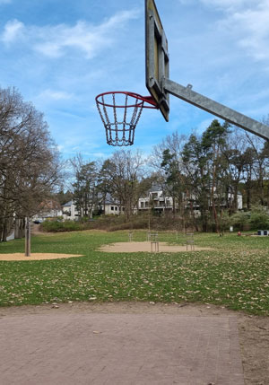 Basketballkorb am Bürgermeistersteg